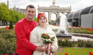 Пара полицейских из Оханска заключила брак на выставке «Россия» в Москве 