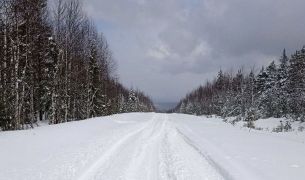 Глава Красновишерска показал заснеженную дорогу на севере Пермского края 