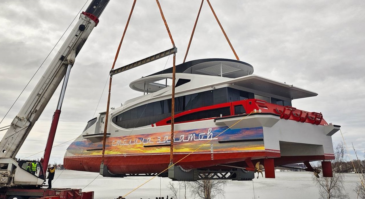 В Перми на Каму спустили первый электрокатамаран «Экоходъ»