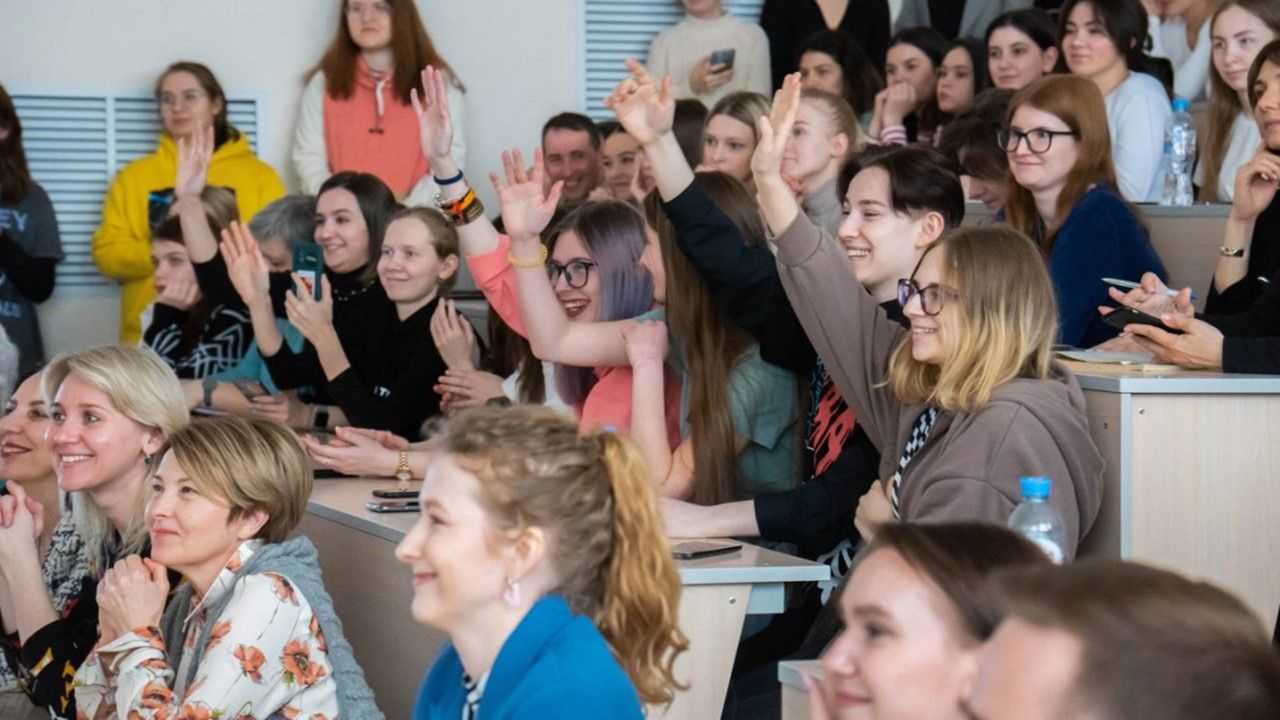 С 20 июня поступай в колледжи и техникумы Прикамья через Госуслуги (14+)