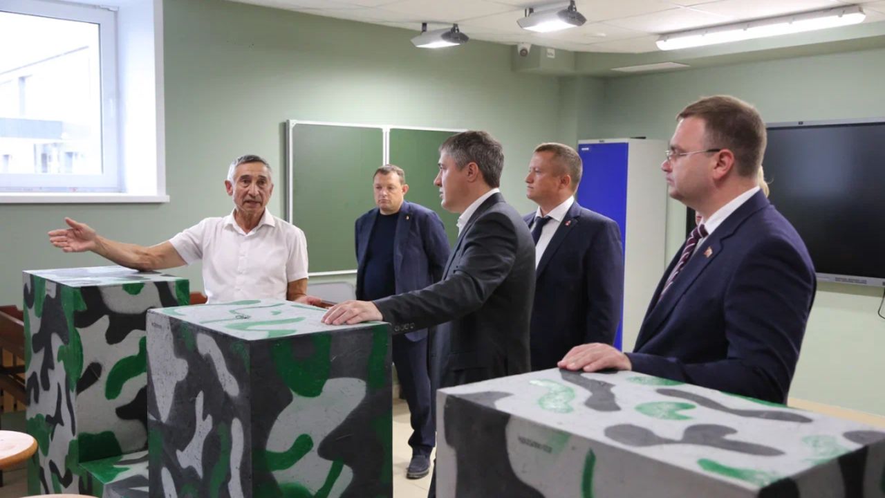 Губернатор Прикамья проверил, как проходит подготовка образовательных учреждений краевого центра к 1 сентября