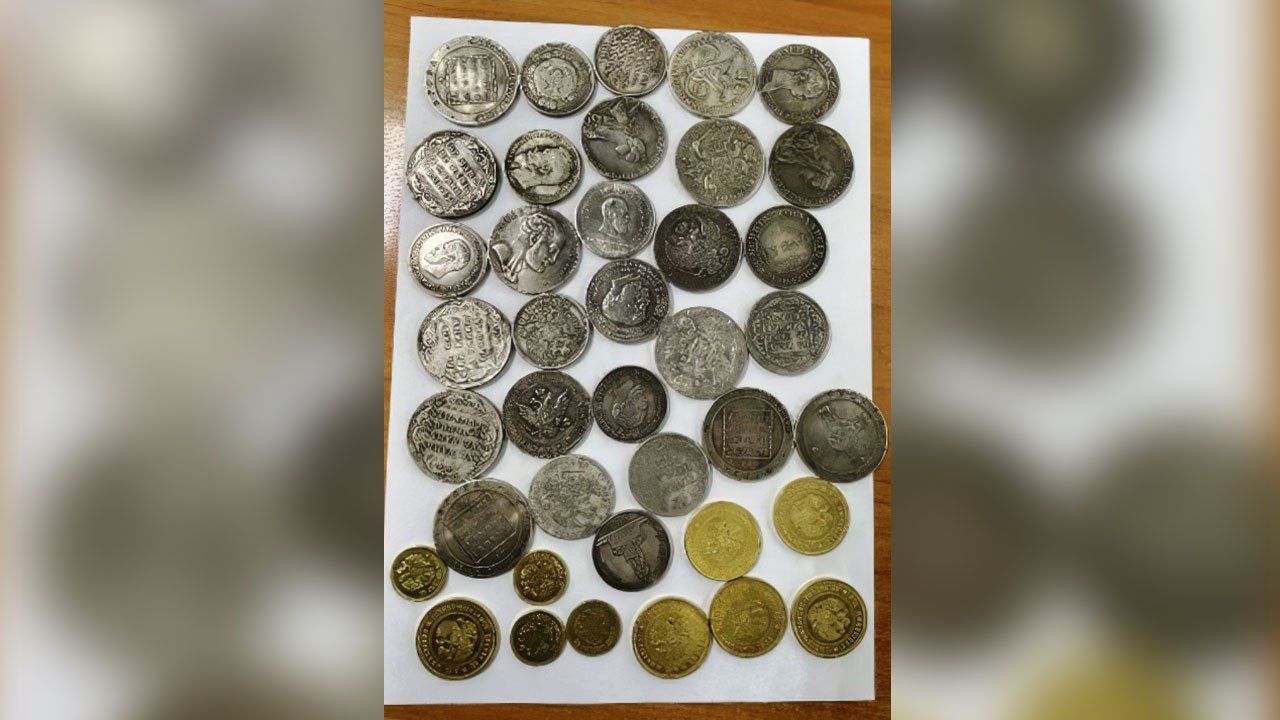 ​В Соликамске задержали мошенника, продававшего фальшивые монеты