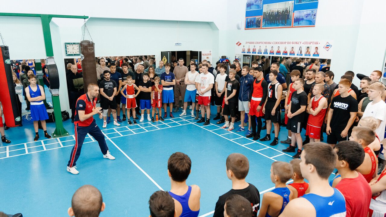 Работать над собой и никогда не сдаваться​: ​Пермский край посетил чемпион мира по боксу 