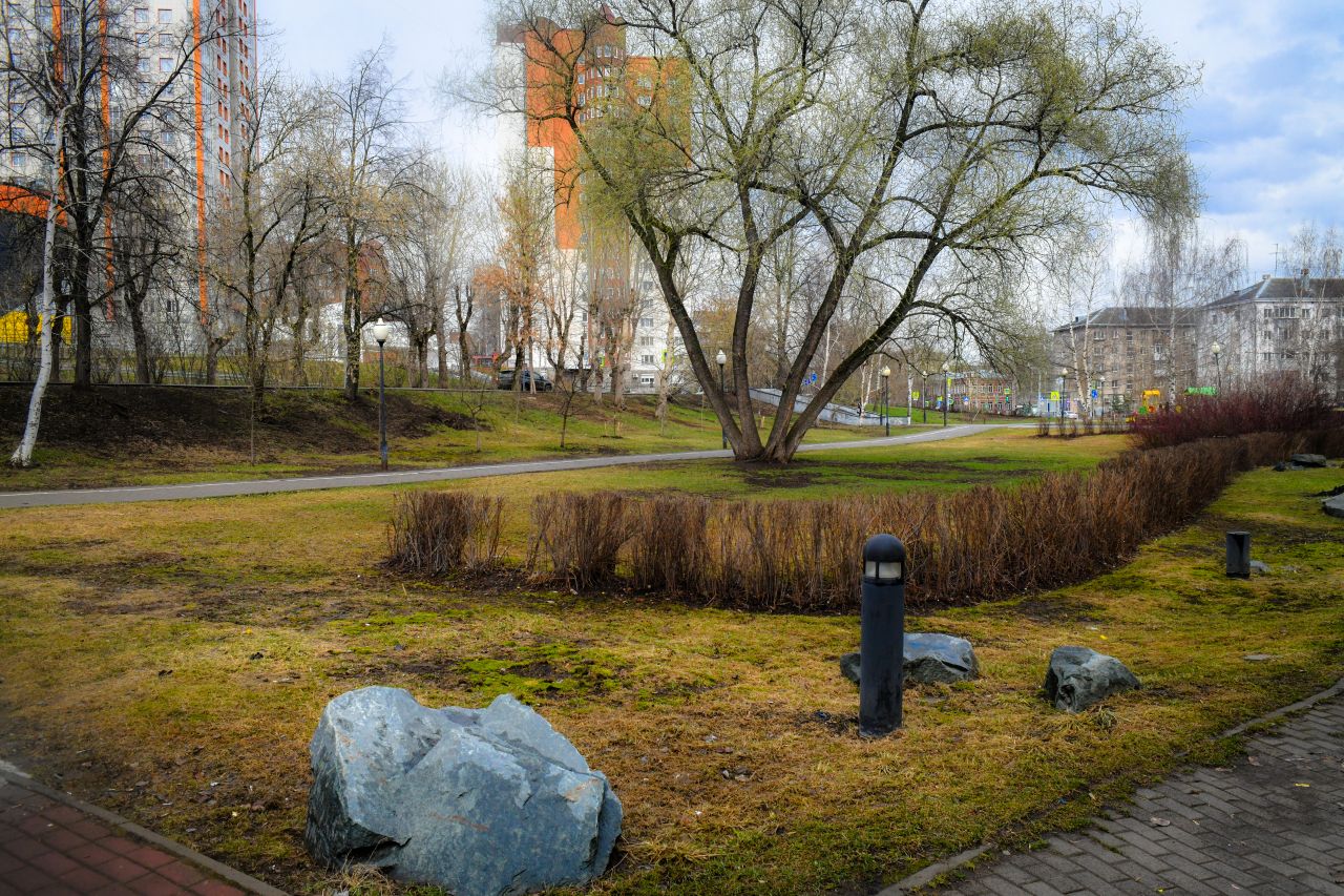 Пространство сквера им. Новосёлова организовано так, что подходит и для детей, и для взрослых. Фото: пресс-служба администрации города Перми