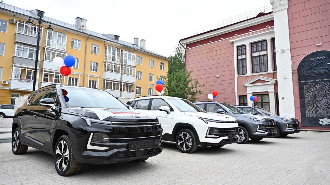 ​Четыре ветерана СВО в Прикамье получили ключи от автомобилей с ручным управлением