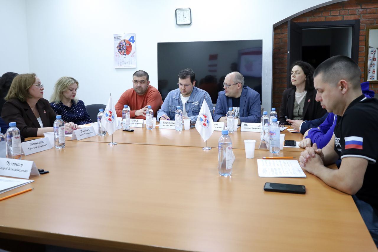 Ключевой темой диалога в Общественной палате стал перезапуск совместного проекта сохранения исторической памяти. Фото: Елена Майорова