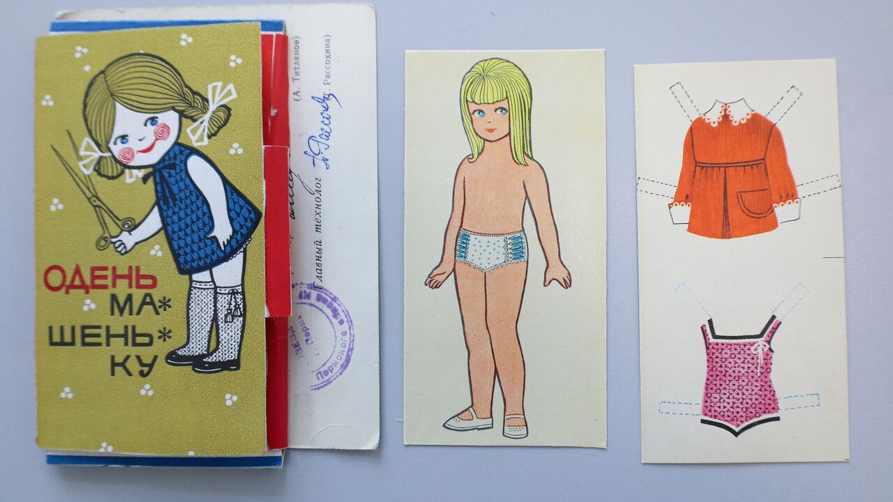 Самая первая бумажная кукла Машенька находится у пермского коллекционера