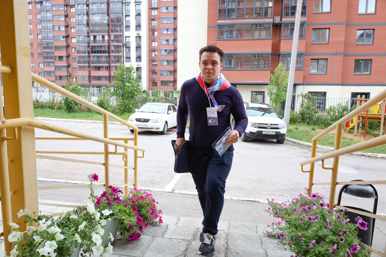 Так выглядит обходчик в 2025 году. Фото: Елена Майорова