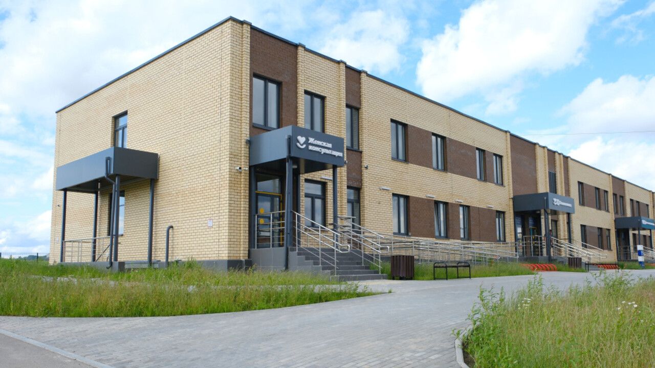 Поликлинику на 200 посещений открыли в селе Фролы