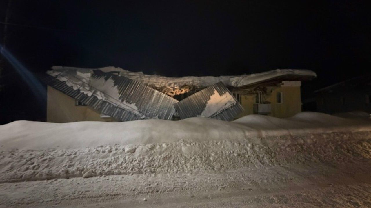 ​Кровли жилых домов обрушились в трех населенных пунктах Прикамья