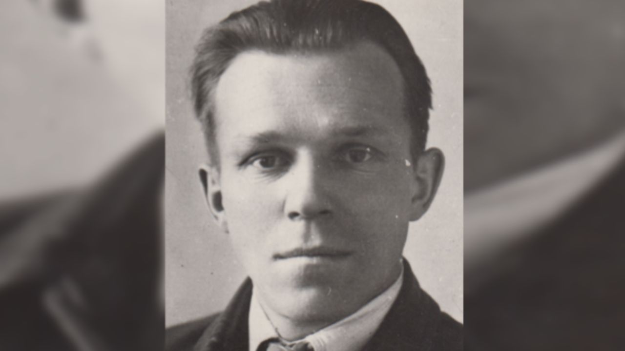 Старший технолог Молотовского завода №19 им. И.В. Сталина, стахановец П.Д. Ожгибесов. 1941 г. Фото: ПермГАСПИ