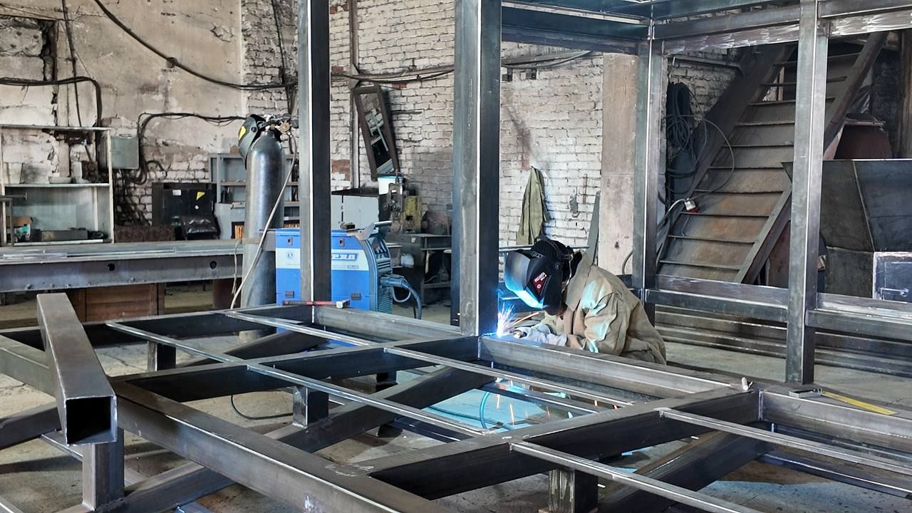 В пермской ИК №29 показали производство остановок, скамеек и товаров для города