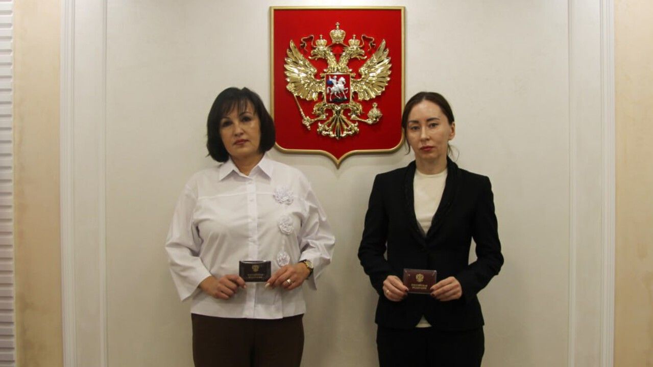 ​В Пермском краевом суде торжественно вручили удостоверения вновь назначенным федеральным судьям