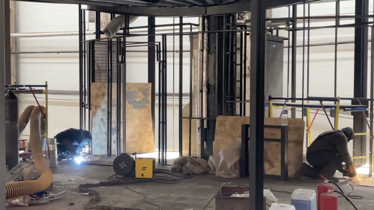 ​Пермская судоверфь показала ход строительства плавучих остановочных комплексов для Москвы