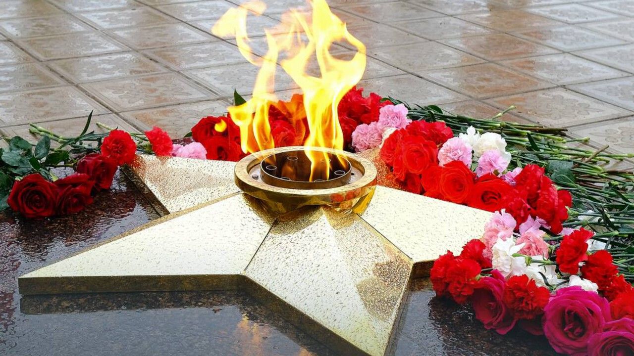 ​В Карагае и Александровске впервые зажгли Вечный огонь