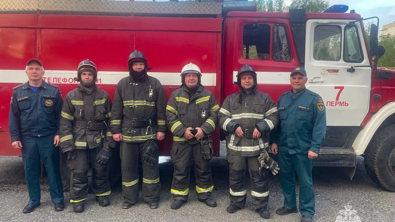 В Перми пожарные спасли женщину из горящей квартиры