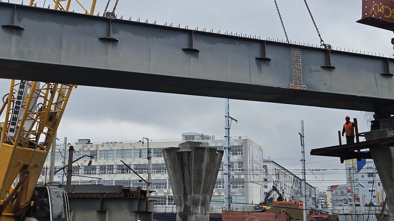 На путепроводе у «Мориона» начался монтаж пролетов 