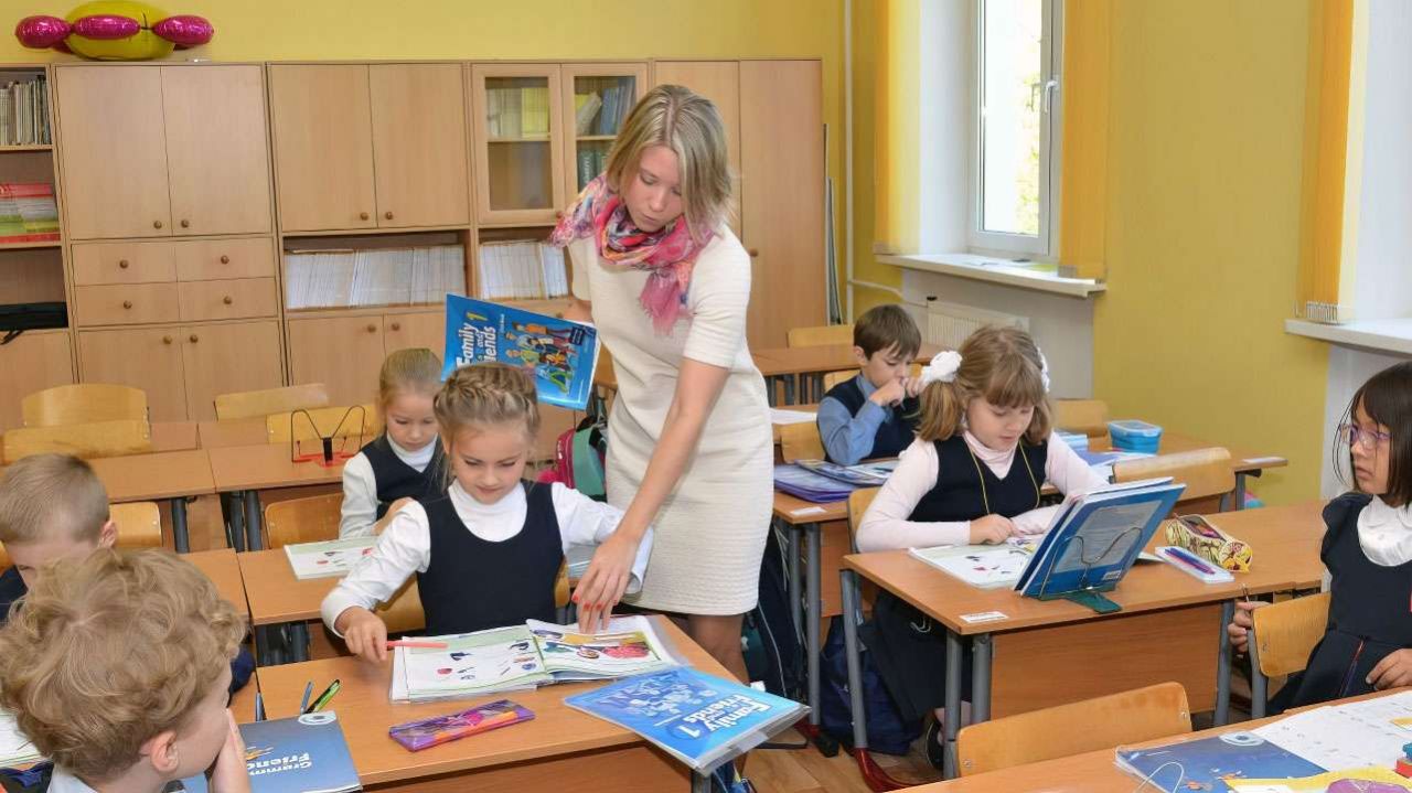 Для повышения зарплат пермских учителей выделят почти 1 млрд рублей 