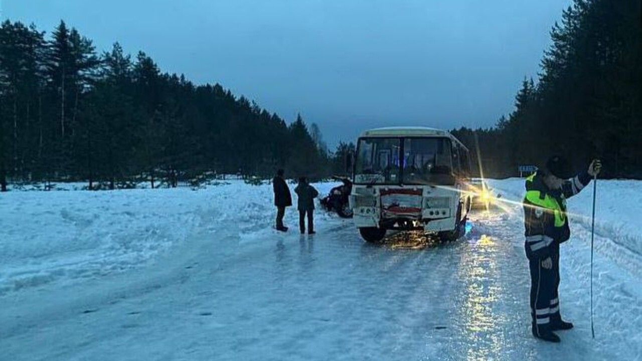 ДТП с участием пассажирского автобуса случилось в Прикамье