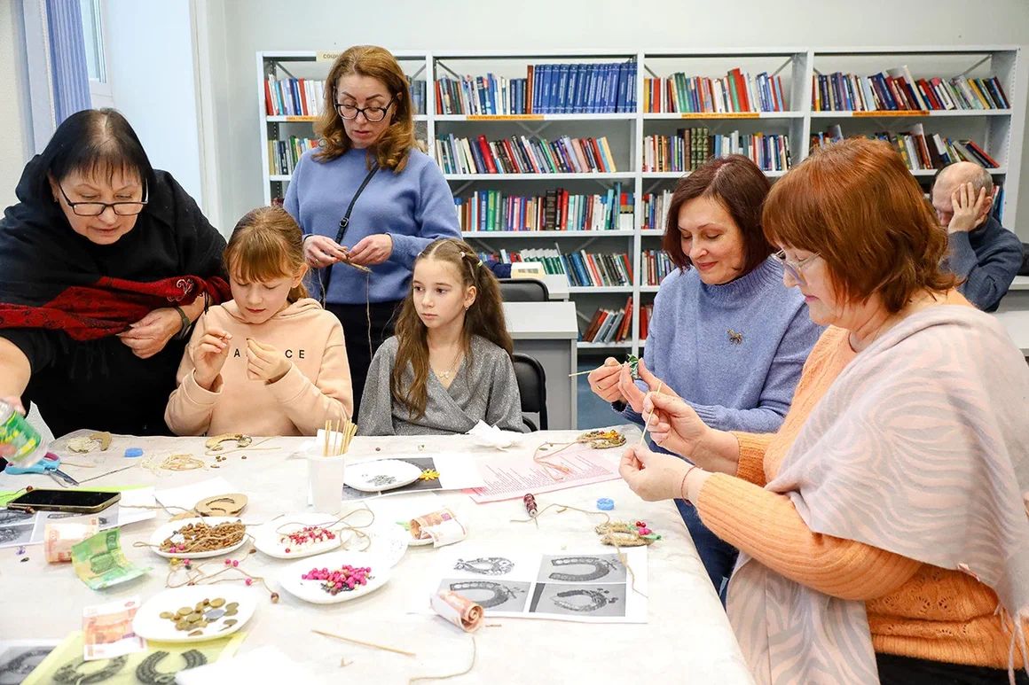 В библиотеке часто проводятся различные мастер-классы. Фото: Елена Майорова