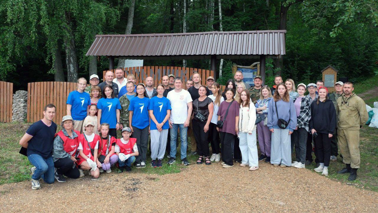 Губернатор и министр природных ресурсов Прикамья приняли участие в субботнике