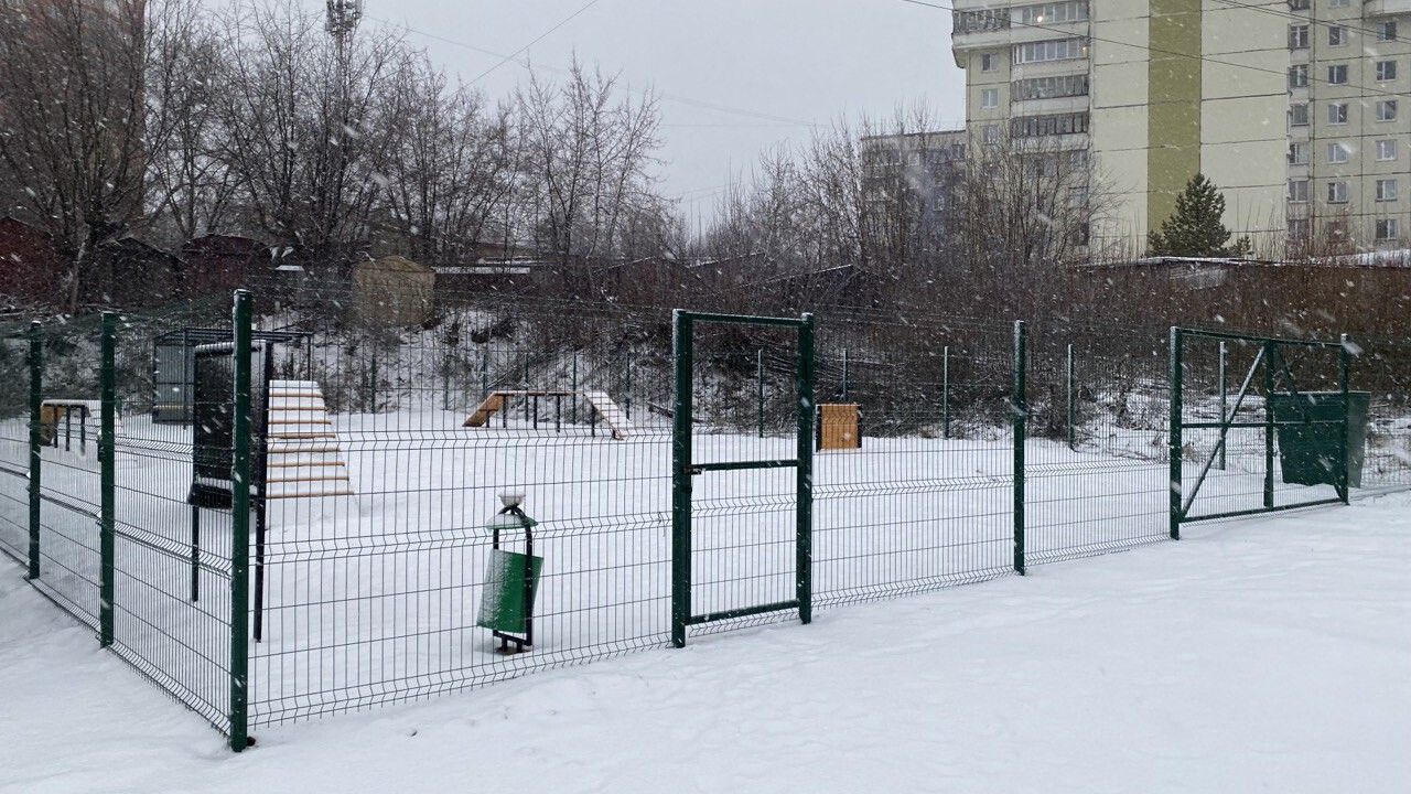 В Перми обустроена еще одна площадка для выгула собак
