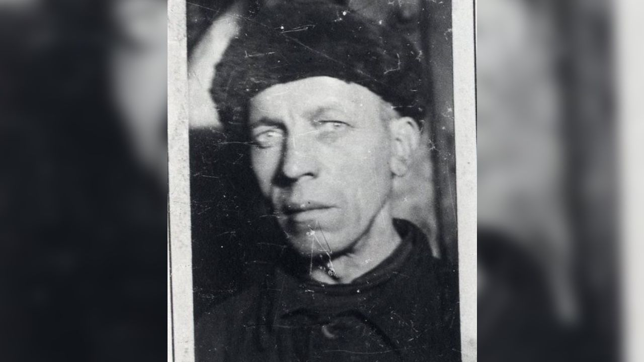 Мастер Молотовского завода №172 им. В.М. Молотова, стахановец А.А. Сыропятов. 1940-е гг. Фото: ПермГАСПИ