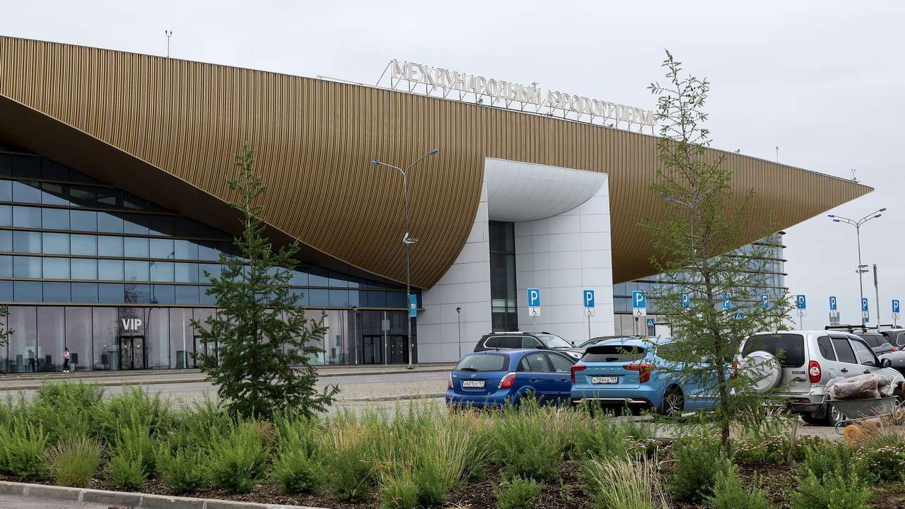 ​Боинг столкнулся с птицей во время полета