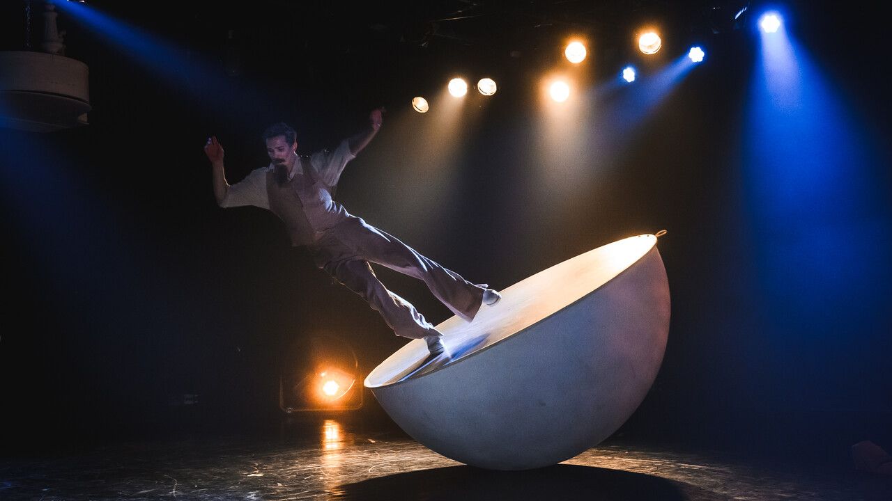 На «Сцене-Молот» Театра-Театра идут премьерные показы спектакля «(не)русские поэты»