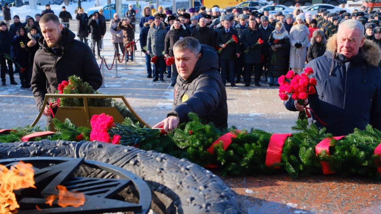 В Перми прошла церемония возложения цветов в честь Дня защитника Отечества