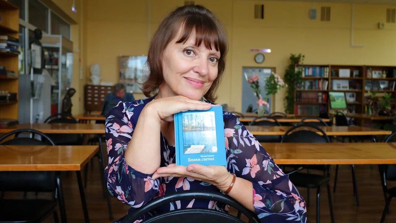 ​Новинки литературы: Наталия Гумерова презентовала свою новую книгу «Блики света» (12+)