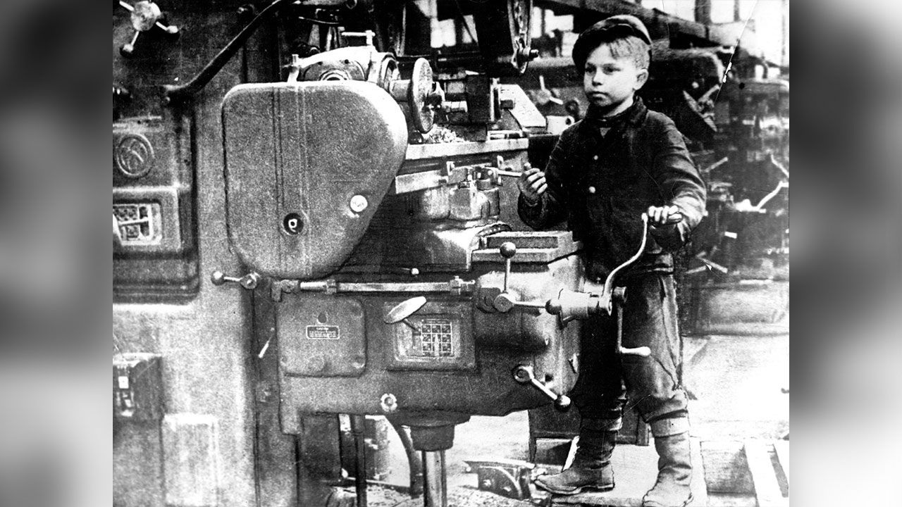 Город самоотверженных людей. Фронт не только там, где свистят пули