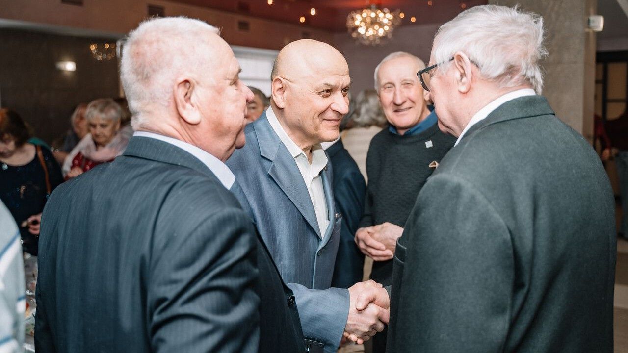 Ветеранов «ПМУ» поздравили с 45-летием предприятия