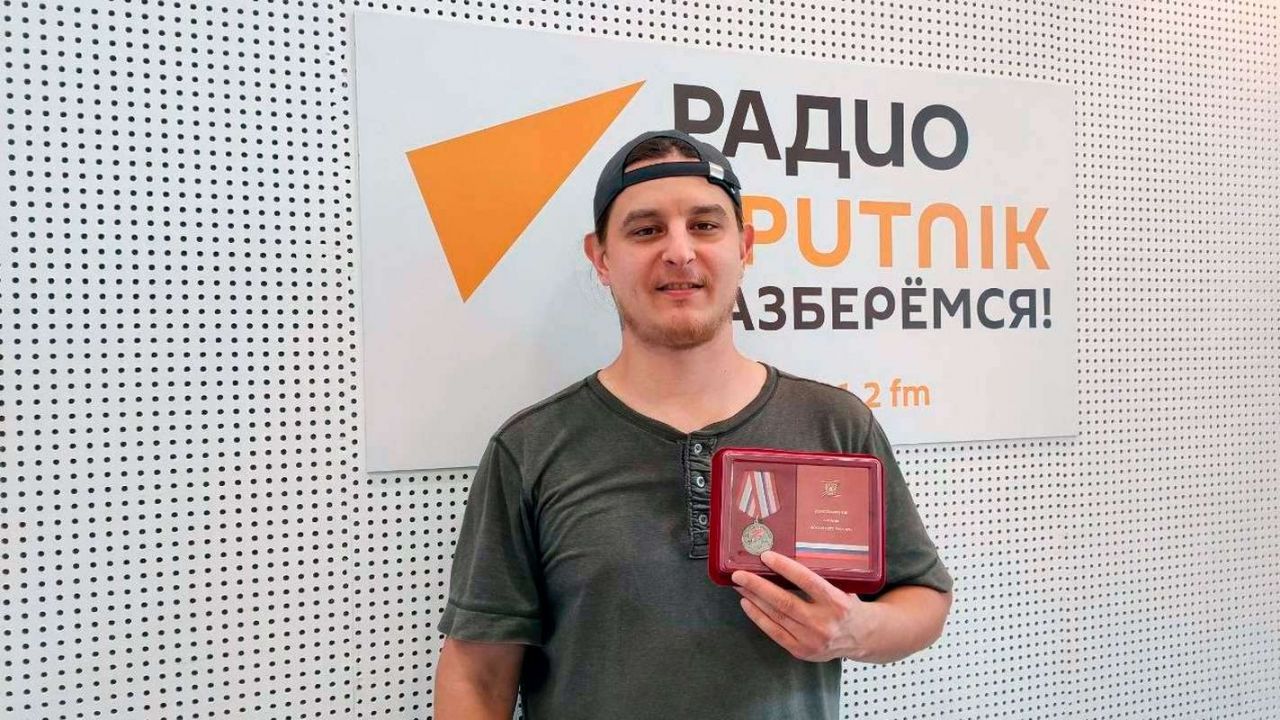 «Учил детей из Северодонецка играть на гитаре»: звукорежиссера из Перми наградили медалью «Волонтеру России»