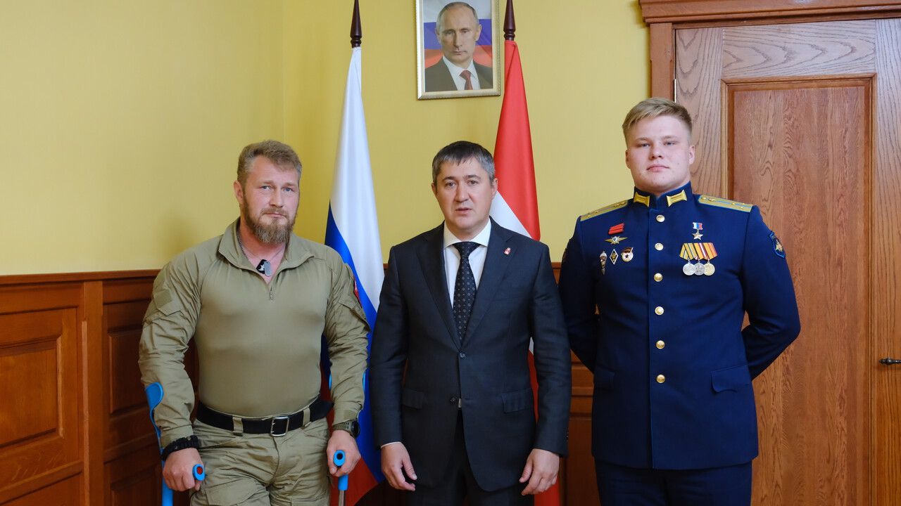 О чем говорили глава региона Дмитрий Махонин и Герой России Эммануил Давыдов