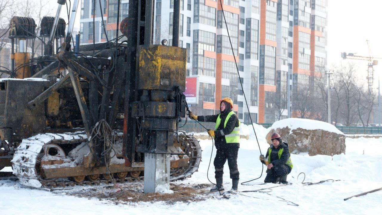 ​В Перми начали забивку свай для строительства многофункциональной спортивной арены