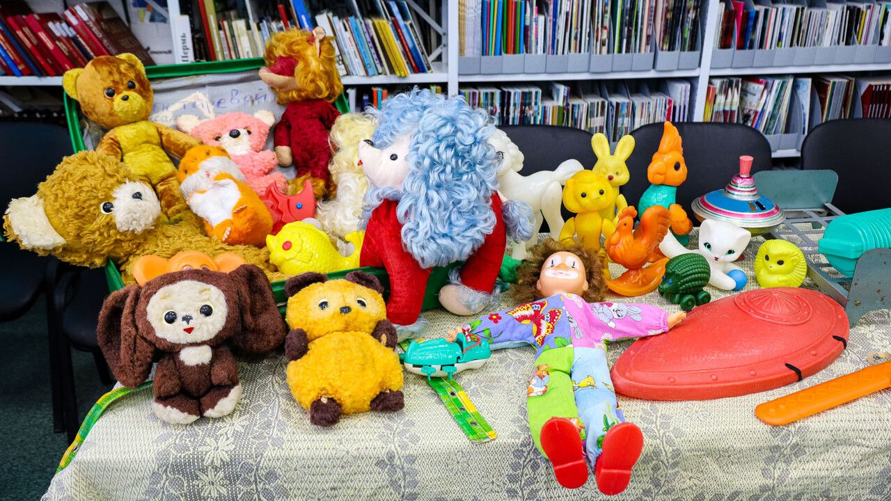 «Советские Чебурашки подорожали в десятки раз»: коллекционер Валерия Костарева из Перми рассказала, почему старые игрушки снова в цене