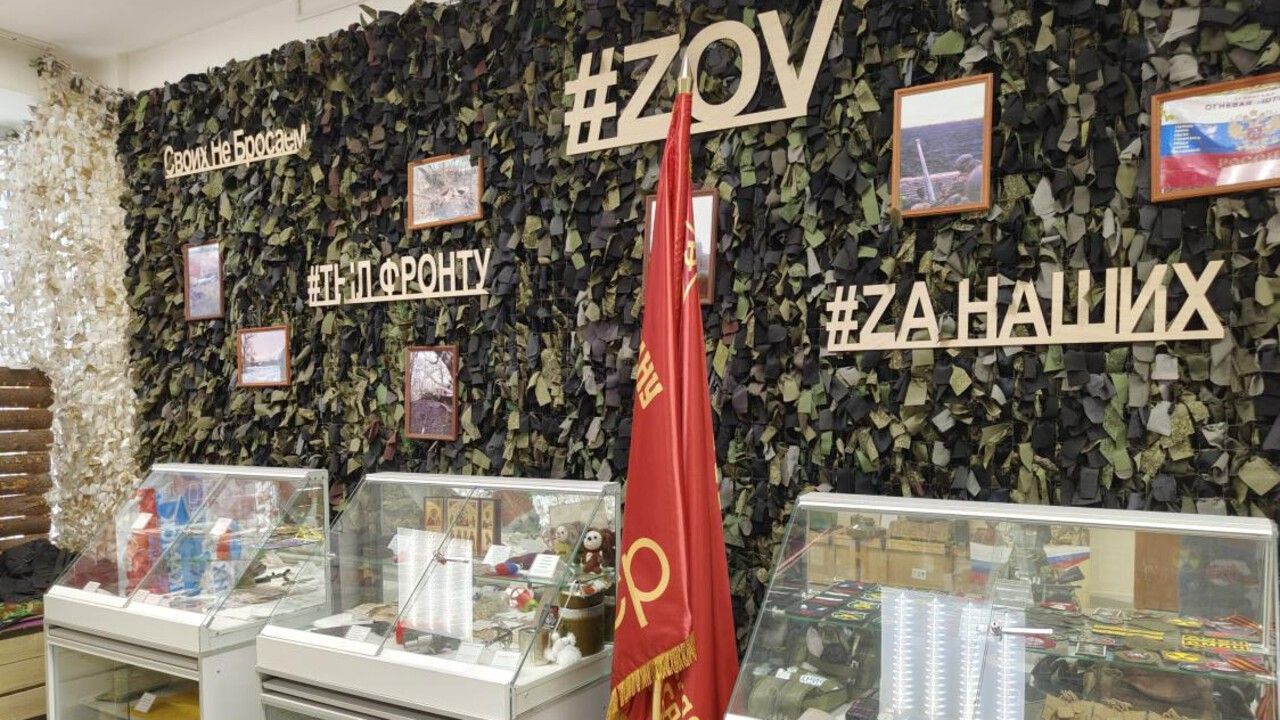 Соликамский округ принял копию знамени 62-ой гвардейской Молотовской танковой бригады 