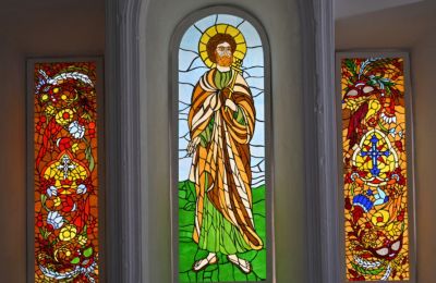 ​В Чердыни создали уникальные витражи с православными и мифологическими сюжетами