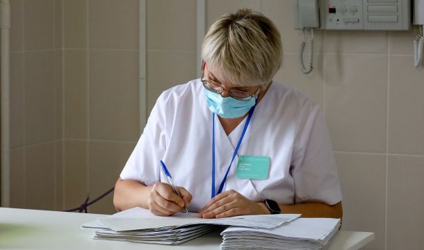 Развенчиваем мифы о насморке, в которые до сих пор верят даже взрослые