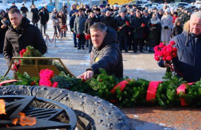 В Перми прошла церемония возложения цветов в честь Дня защитника Отечества