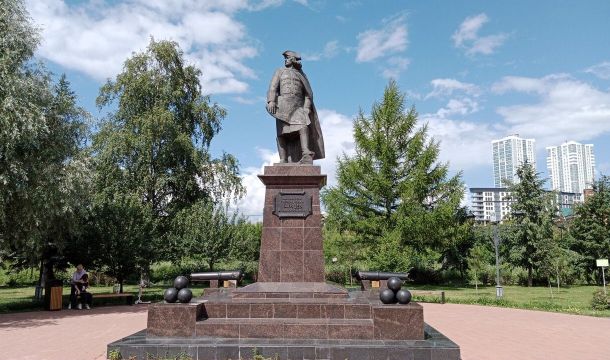 В Перми после зимы начали мыть памятники