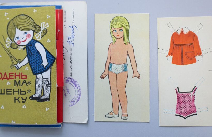 Самая первая бумажная кукла Машенька находится у пермского коллекционера