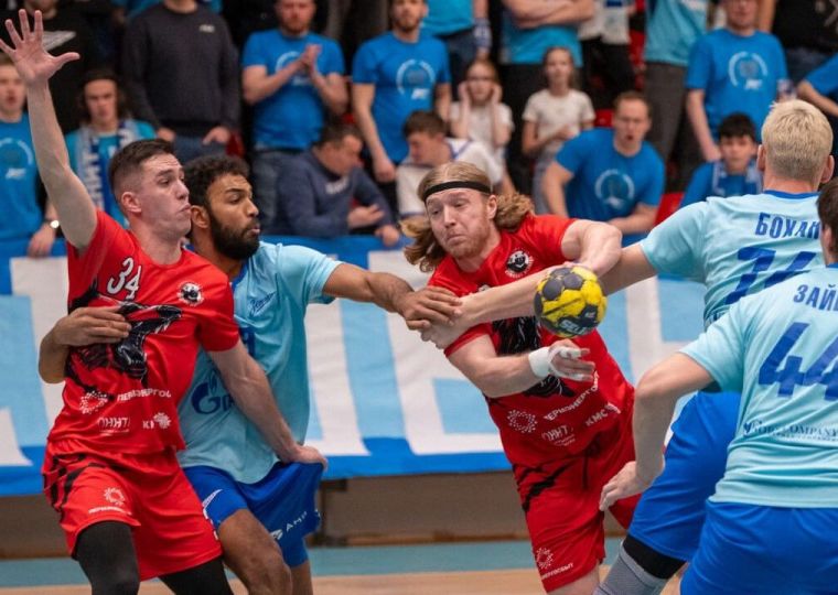 ​«Парма» празднует победу, «Пермские медведи» вернулись с поражением