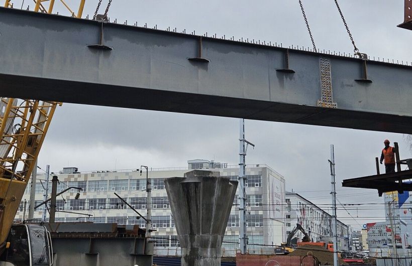 На путепроводе у «Мориона» начался монтаж пролетов 