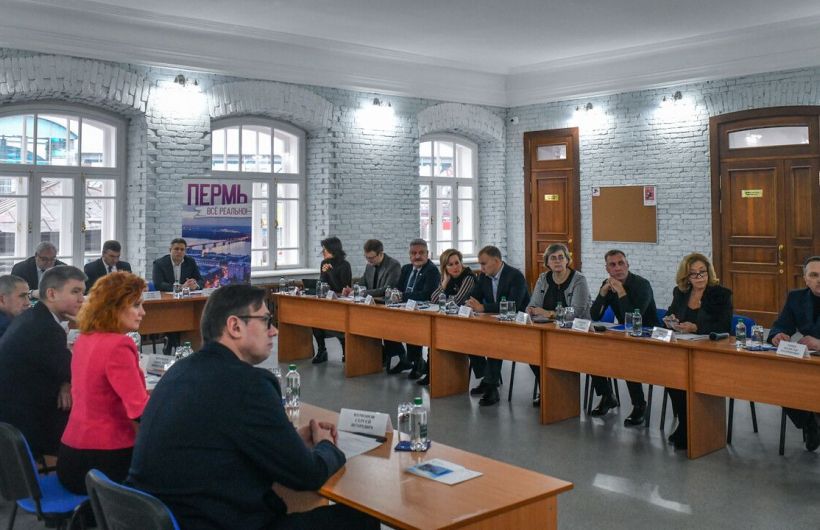 ​На заседаниях Советов директоров Мотовилихинского и Индустриального районов Перми обсудили подготовку к Новому году