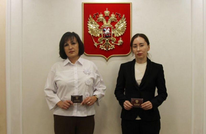 ​В Пермском краевом суде торжественно вручили удостоверения вновь назначенным федеральным судьям