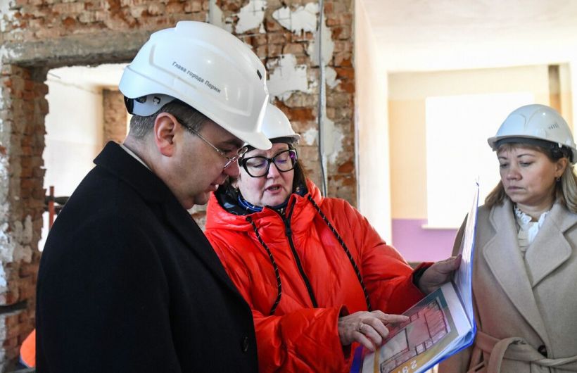 Эдуард Соснин проверил ход капремонта социальных объектов в Индустриальном районе Перми