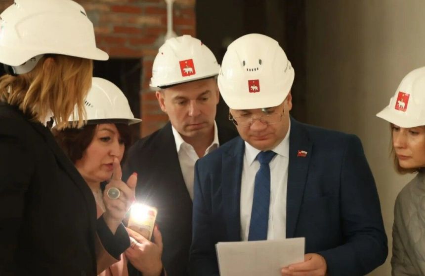 ​Эдуард Соснин проверил обновление школ и работу цифрового водоканала в Свердловском районе Перми