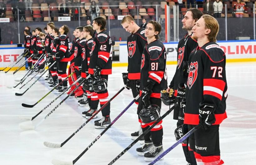 ​«Молот» уступил «Омским Крыльям»